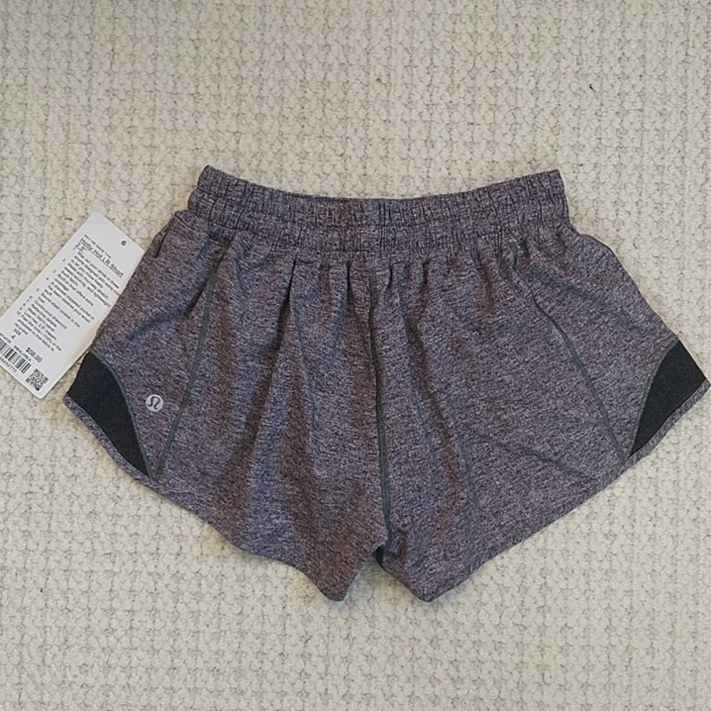 Lululemon Hotty Hot Short 2.5" size 4